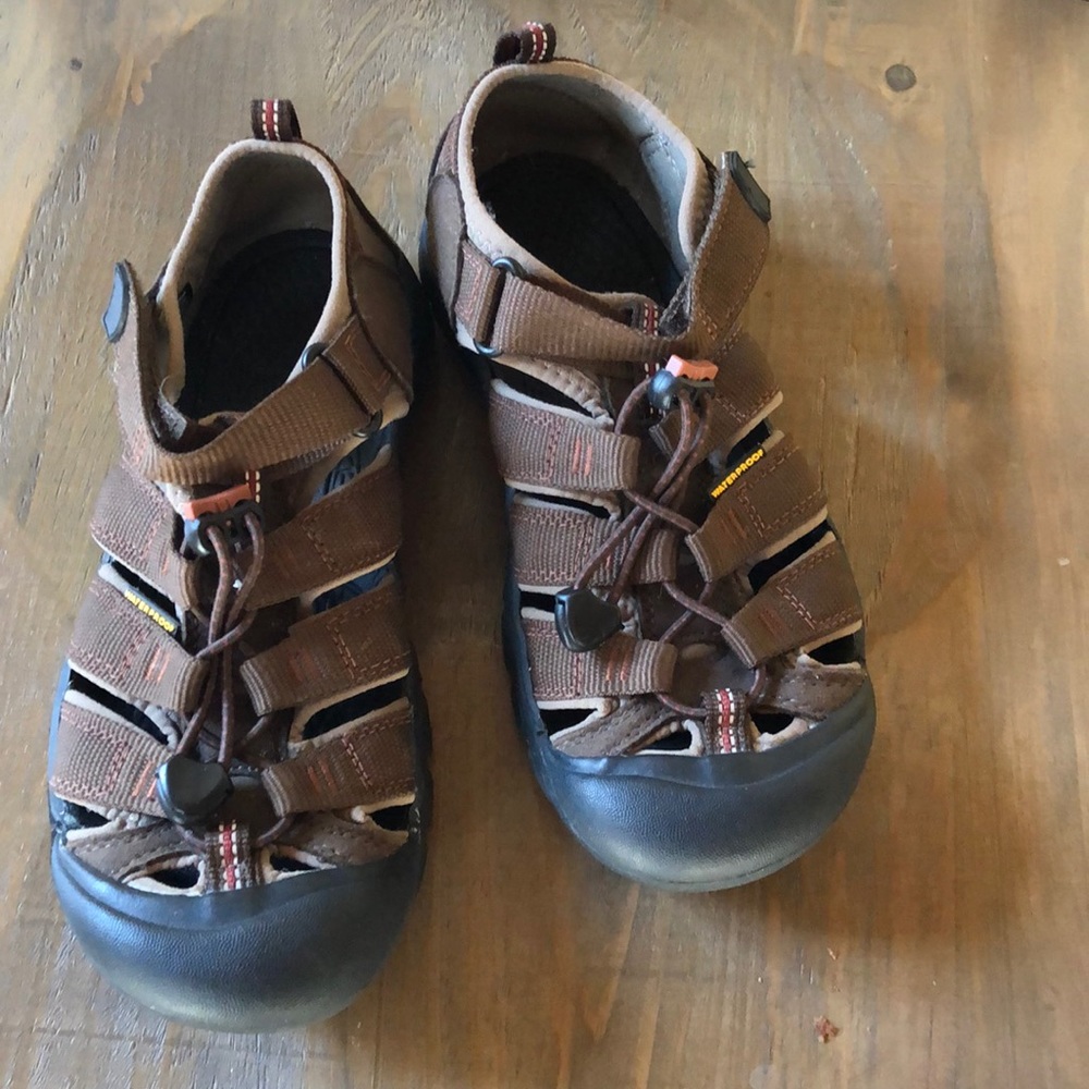 Like New Keen H2 Newport  Water sandal
